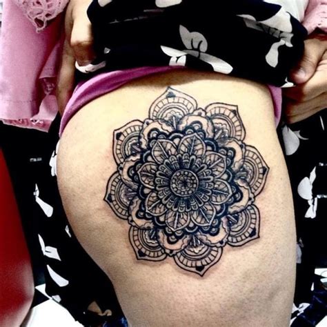 tatuagens femininas na nadega|Tatuagens delicadas e elegantes nas nádegas para mulheres